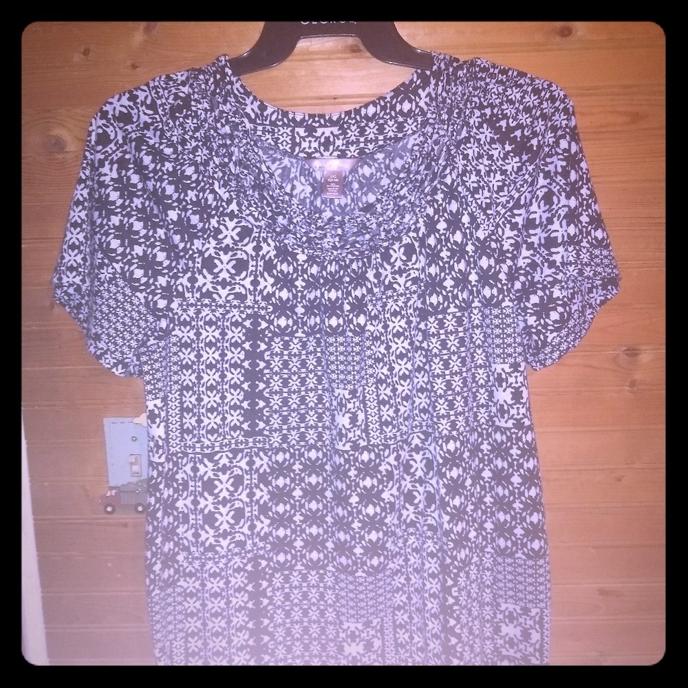 White Stag pretty pattern top